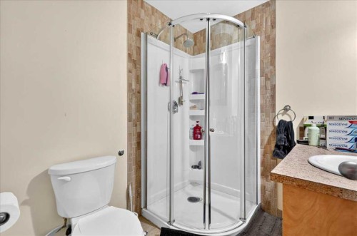 3911 1 Street Nw, Calgary, AB - Indoor Photo Showing Bathroom