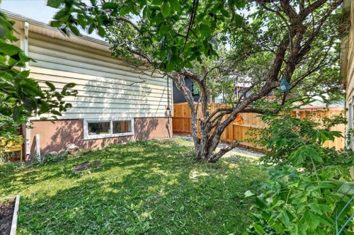 3911 1 Street Nw, Calgary, AB - Outdoor