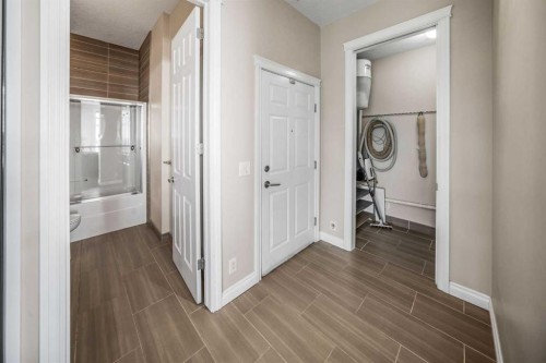 619-950 Centre Avenue Ne, Calgary, AB - Indoor Photo Showing Other Room
