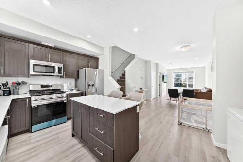 224 Corner Meadows Way, Calgary, AB - Indoor Photo Showing Kitchen