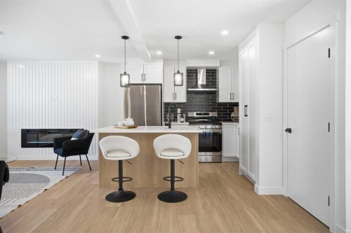 451 Arlington Drive Se, Calgary, AB - Indoor Photo Showing Kitchen With Upgraded Kitchen