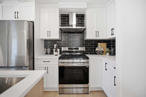451 Arlington Drive Se, Calgary, AB - Indoor Photo Showing Kitchen