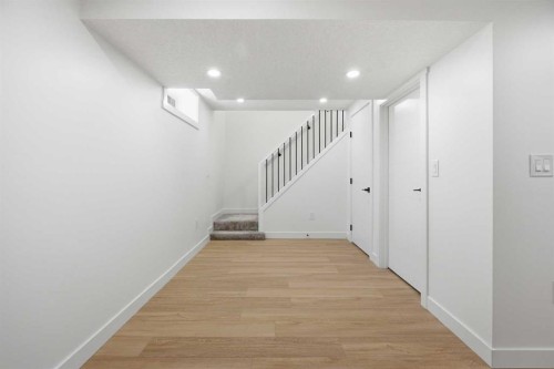 451 Arlington Drive Se, Calgary, AB - Indoor Photo Showing Other Room