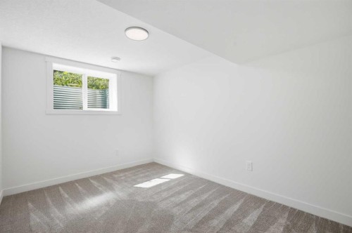 451 Arlington Drive Se, Calgary, AB - Indoor Photo Showing Other Room
