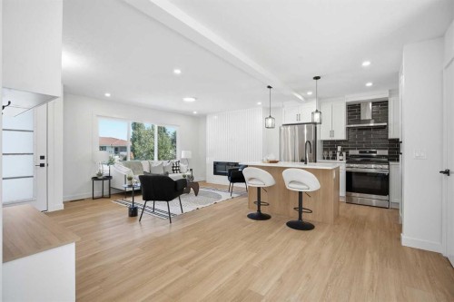 451 Arlington Drive Se, Calgary, AB - Indoor Photo Showing Kitchen With Upgraded Kitchen