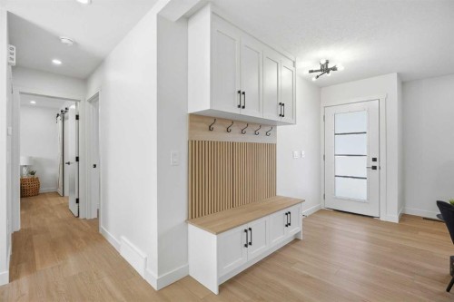 451 Arlington Drive Se, Calgary, AB - Indoor Photo Showing Other Room