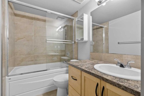 2-125 23 Avenue Sw, Calgary, AB - Indoor Photo Showing Bathroom