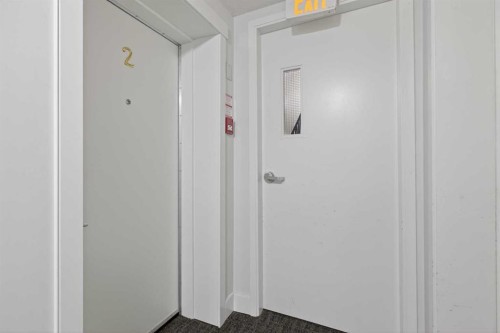 2-125 23 Avenue Sw, Calgary, AB - Indoor Photo Showing Other Room