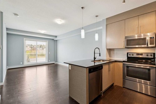 4313-5305 32 Avenue, Calgary, AB - Indoor Photo Showing Kitchen