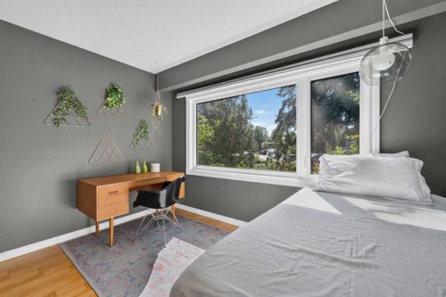 14 Rosetree Crescent Nw, Calgary, AB - Indoor Photo Showing Bedroom