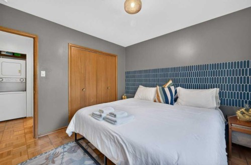 14 Rosetree Crescent Nw, Calgary, AB - Indoor Photo Showing Bedroom