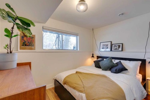 14 Rosetree Crescent Nw, Calgary, AB - Indoor Photo Showing Bedroom