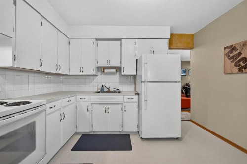 14 Rosetree Crescent Nw, Calgary, AB - Indoor Photo Showing Kitchen