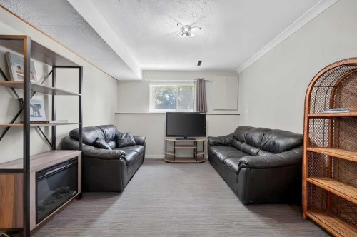 14 Rosetree Crescent Nw, Calgary, AB - Indoor Photo Showing Other Room