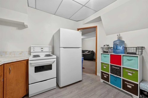 14 Rosetree Crescent Nw, Calgary, AB - Indoor Photo Showing Kitchen