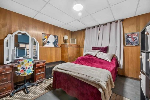 14 Rosetree Crescent Nw, Calgary, AB - Indoor Photo Showing Bedroom