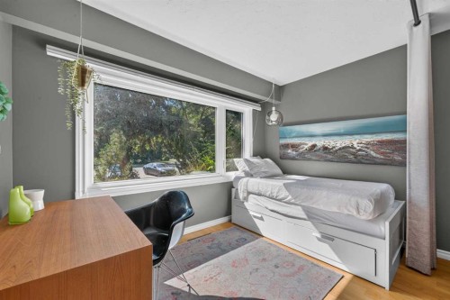 14 Rosetree Crescent Nw, Calgary, AB - Indoor Photo Showing Bedroom