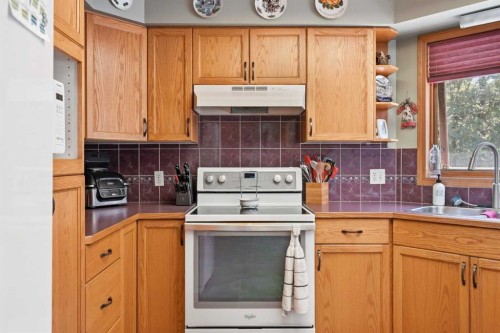 5618 63 Avenue, Olds, AB - Indoor Photo Showing Kitchen