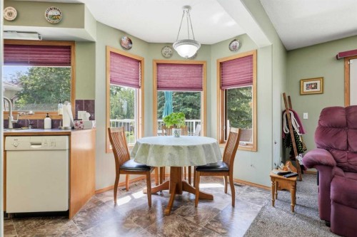 5618 63 Avenue, Olds, AB - Indoor Photo Showing Dining Room