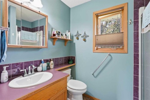 5618 63 Avenue, Olds, AB - Indoor Photo Showing Bathroom