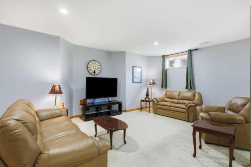 5618 63 Avenue, Olds, AB - Indoor Photo Showing Living Room