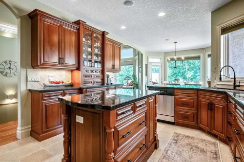 117 West Terrace Point, Cochrane, AB - Indoor Photo Showing Kitchen With Upgraded Kitchen