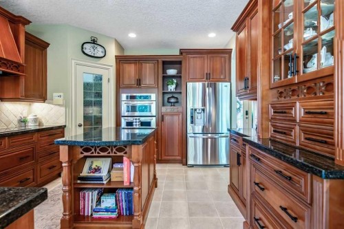 117 West Terrace Point, Cochrane, AB - Indoor Photo Showing Kitchen With Upgraded Kitchen