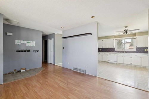 126 Thistle Way, Strathmore, AB - Indoor Photo Showing Kitchen
