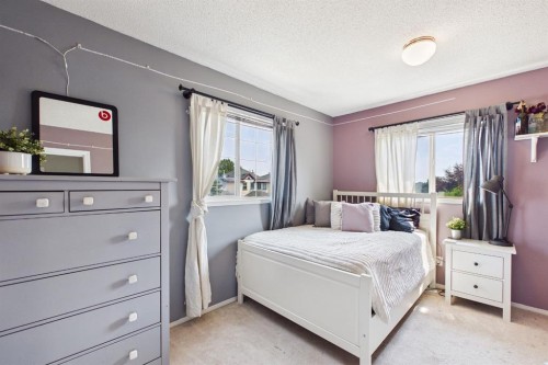27 Bridlewood Park Sw, Calgary, AB - Indoor Photo Showing Bedroom