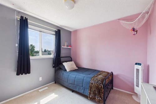 27 Bridlewood Park Sw, Calgary, AB - Indoor Photo Showing Bedroom