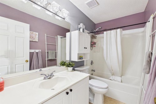 27 Bridlewood Park Sw, Calgary, AB - Indoor Photo Showing Bathroom