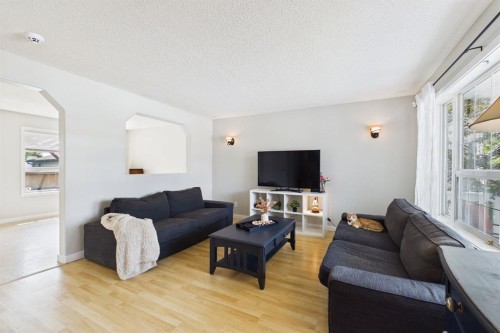 27 Bridlewood Park Sw, Calgary, AB - Indoor Photo Showing Living Room