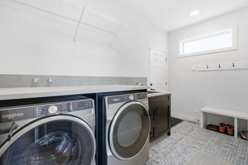 77 Wolf Hollow Villas Se, Calgary, AB - Indoor Photo Showing Laundry Room