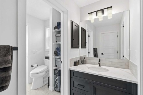 77 Wolf Hollow Villas Se, Calgary, AB - Indoor Photo Showing Bathroom