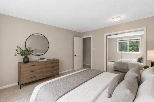 522-6400 Coach Hill Road Sw, Calgary, AB - Indoor Photo Showing Bedroom