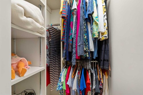 40 Thornlee Crescent Nw, Calgary, AB - Indoor With Storage