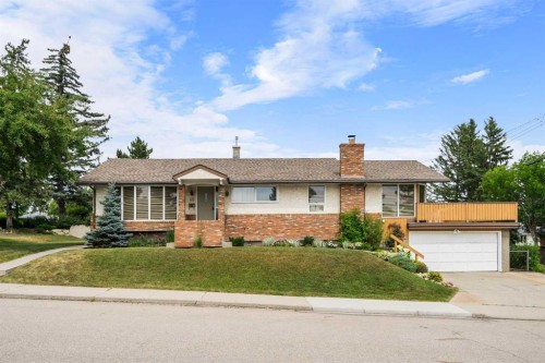 40 Thornlee Crescent Nw, Calgary, AB - Outdoor With Facade