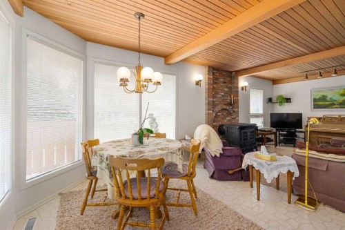40 Thornlee Crescent Nw, Calgary, AB - Indoor Photo Showing Dining Room