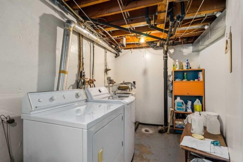 40 Thornlee Crescent Nw, Calgary, AB - Indoor Photo Showing Laundry Room