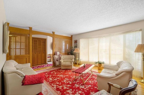 40 Thornlee Crescent Nw, Calgary, AB - Indoor Photo Showing Living Room