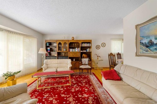 40 Thornlee Crescent Nw, Calgary, AB - Indoor Photo Showing Living Room