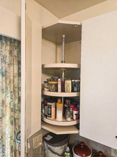 40 Thornlee Crescent Nw, Calgary, AB - Indoor Photo Showing Other Room