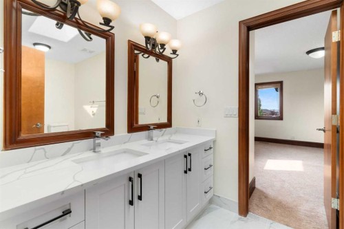 8 Coulee Park Sw, Calgary, AB - Indoor Photo Showing Bathroom
