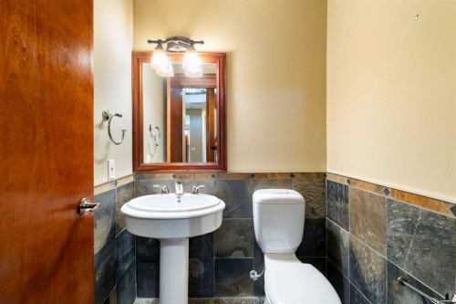 8 Coulee Park Sw, Calgary, AB - Indoor Photo Showing Bathroom