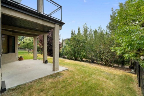 8 Coulee Park Sw, Calgary, AB - Outdoor
