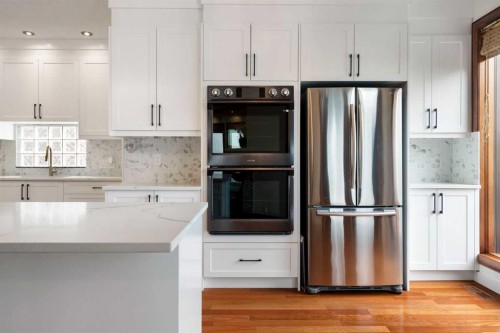 8 Coulee Park Sw, Calgary, AB - Indoor Photo Showing Kitchen With Upgraded Kitchen
