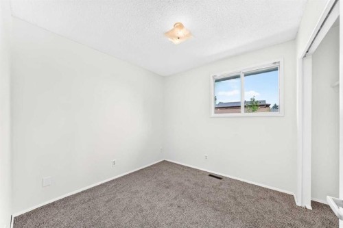 8524 Berwick Road Nw, Calgary, AB - Indoor Photo Showing Other Room