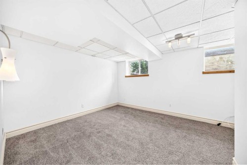 8524 Berwick Road Nw, Calgary, AB - Indoor Photo Showing Other Room