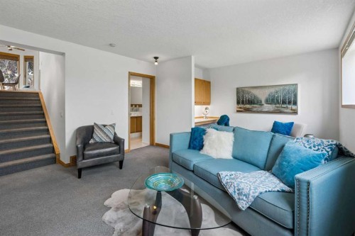 246 Mt Lorette Place Se, Calgary, AB - Indoor Photo Showing Living Room