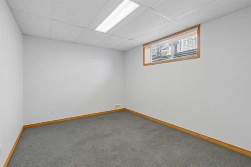 246 Mt Lorette Place Se, Calgary, AB - Indoor Photo Showing Other Room